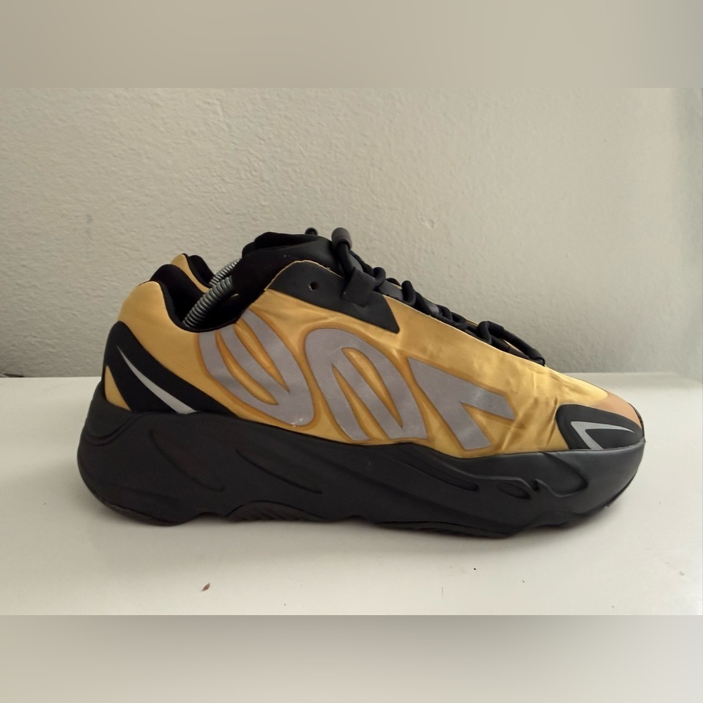 Adidas Yeezy Boost 700 MNVN
Yeezy Wave Runner Sneakers in Gold and Black - Picture 3 of 10